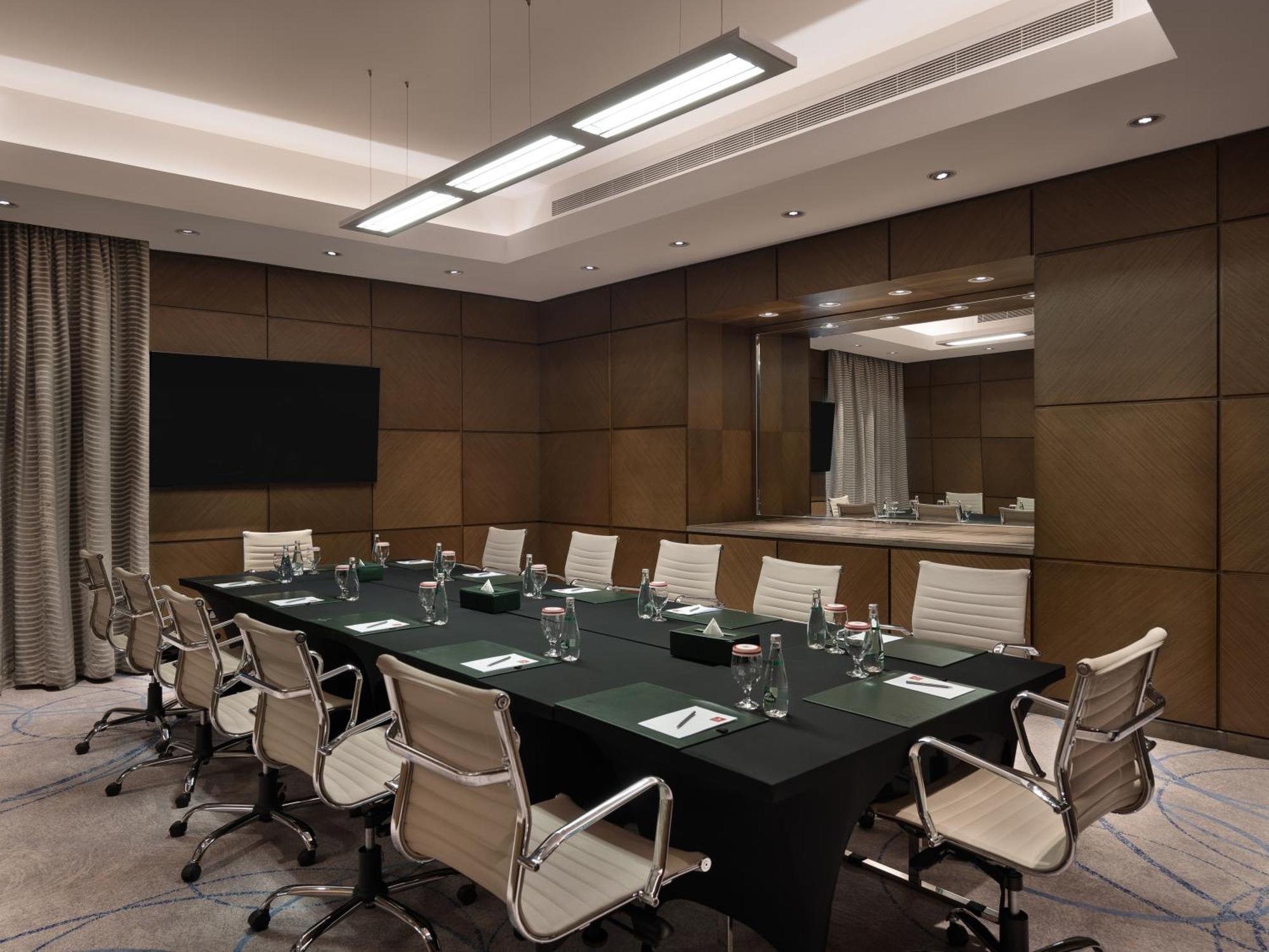 Grand Millennium Sulaimani Hotel Sulaymaniyah Exterior photo Boardroom