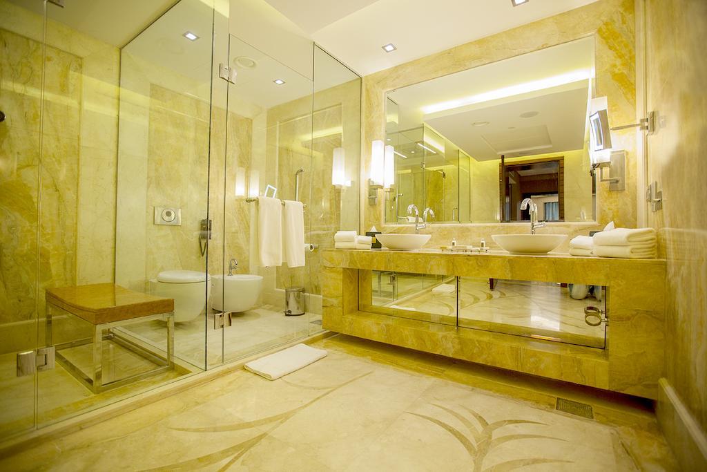 Grand Millennium Sulaimani Hotel Sulaymaniyah Exterior photo A bathroom in a hotel