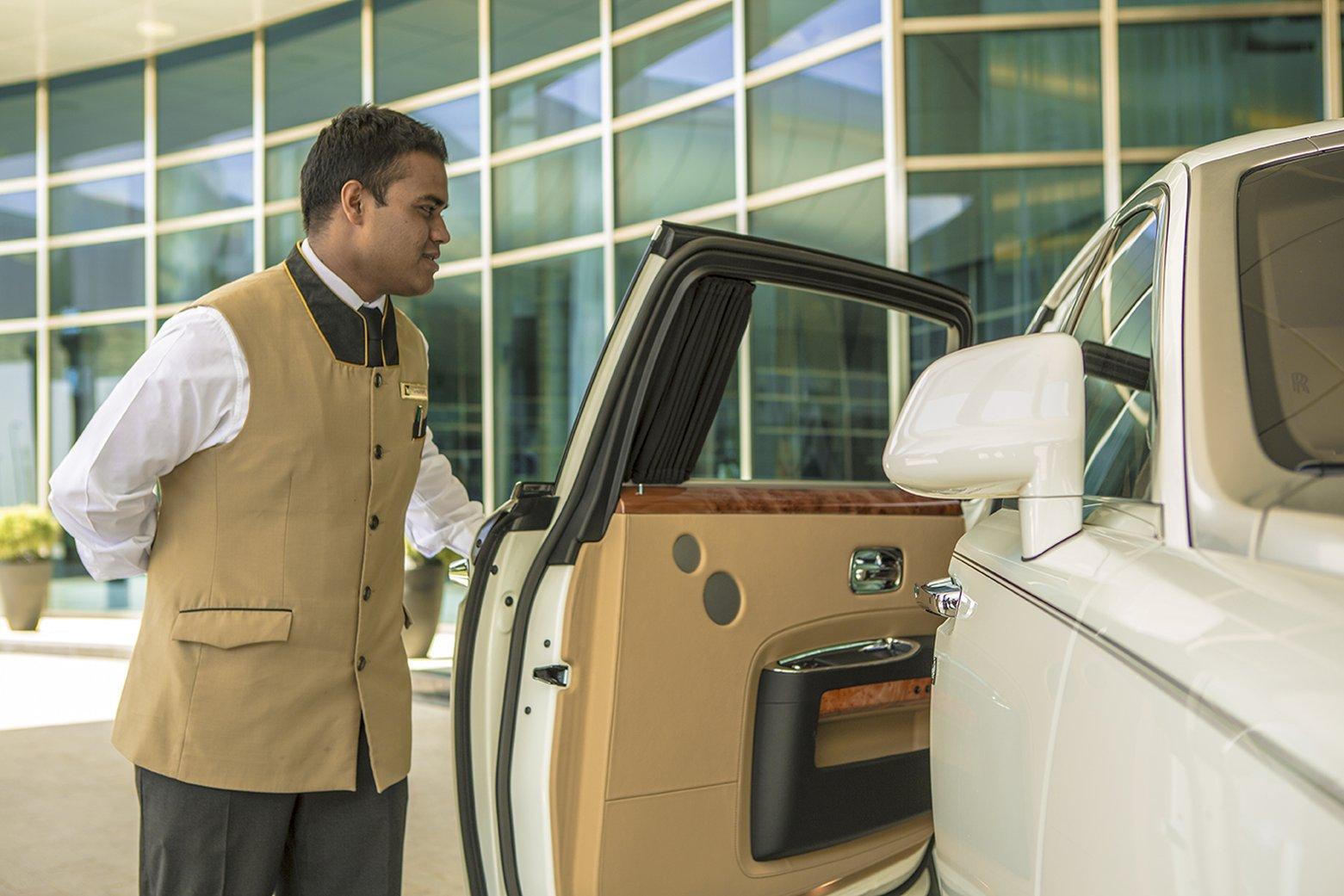 Grand Millennium Sulaimani Hotel Sulaymaniyah Exterior photo A chauffeur opening a car door